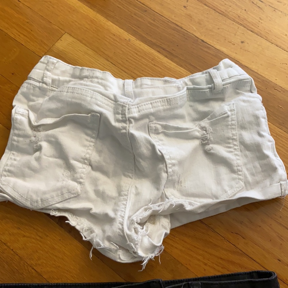 Shorts - Picture 3 of 5